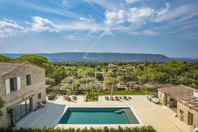 Gordes - Refined property with panoramic views