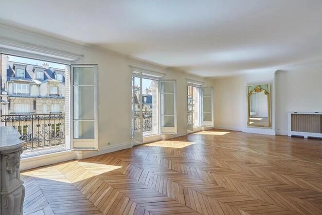 Champ-de-Mars - A superb 3-bed apartment