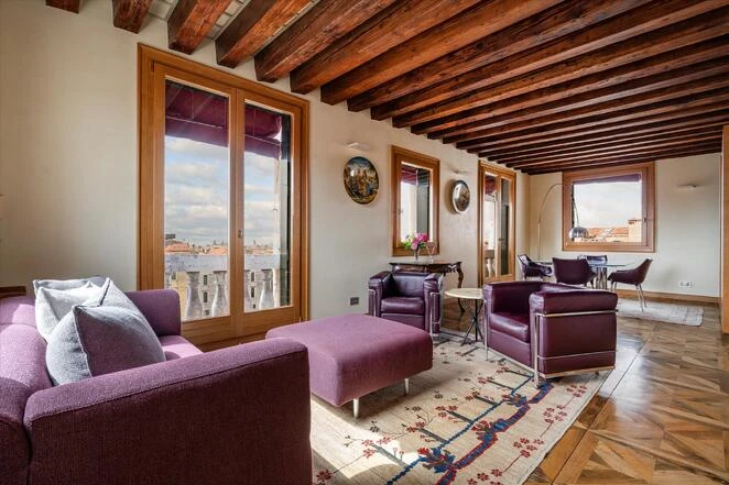 Charming apartment with breathtaking views of the Grand Canal and the Lagoon