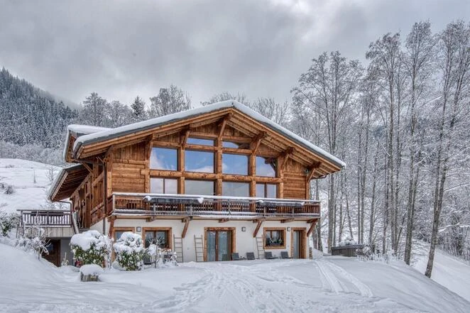 An outstanding ski-in ski-out chalet perched on the slopes of Les Houches.