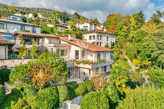 Stylish villa for sale in Lugano-Neggio with panoramic views of Lake Lugano, also ideal as a secondary residence