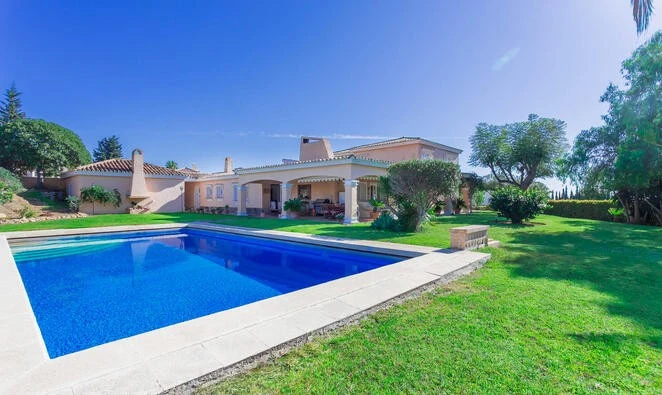 Villa with great potential in el Rosario