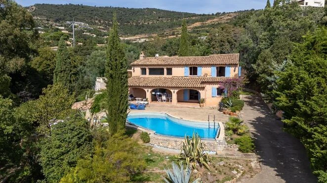 A beautiful Provençal bastide style house for sale in Grimaud.