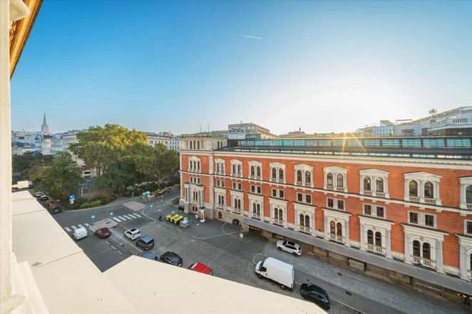 Excellent 6-room high-class apartment in a luxury Viennese Palais in the 1st district, Vienna.