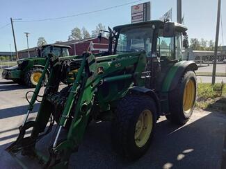 John Deere 5820