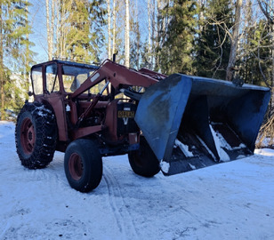 Valmet 565 etukuormaajalla ja lisävarusteilla 1966