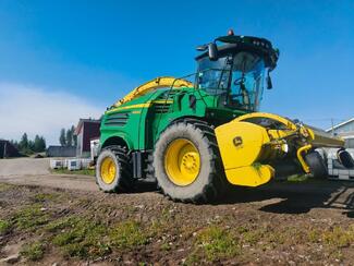 John Deere 8300