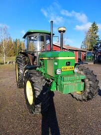 JOHN DEERE 3140 1984