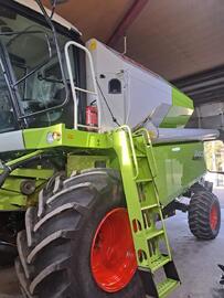 CLAAS Avero 240