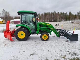 JOHN DEERE 3045R + H165 ETUKUORMAAJA 2016